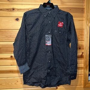 NWT ARIAT Relentless size Medium stretch classic long sleeve shirt